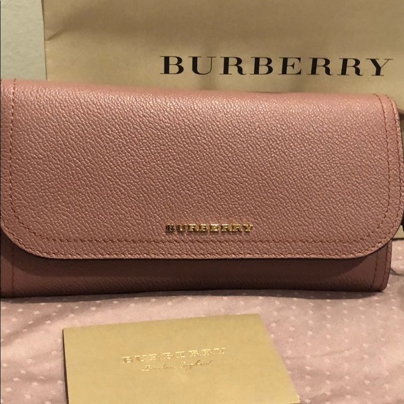 Burberry Handbags - Burberry Women’s Long grainy leather Wallet